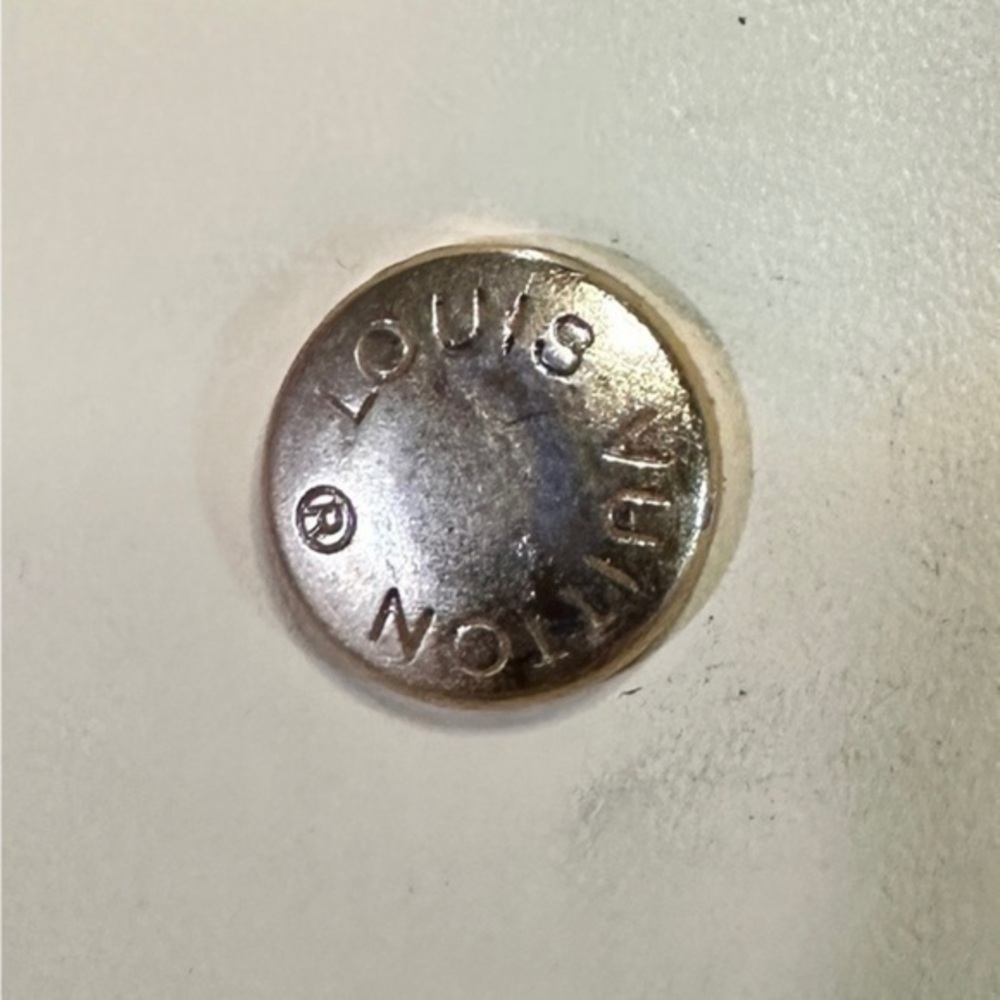 AUTHENTICATED Louis Vuitton key holder. Good condition. - Picture 11 of 13